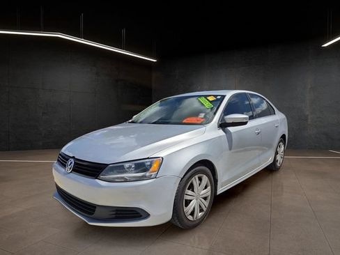 Used 2013 Volkswagen Jetta SE FWD image 2