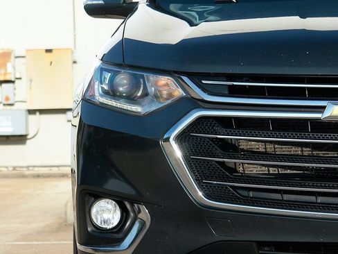 Used 2021 Chevrolet Traverse LT AWD/4WD image 22
