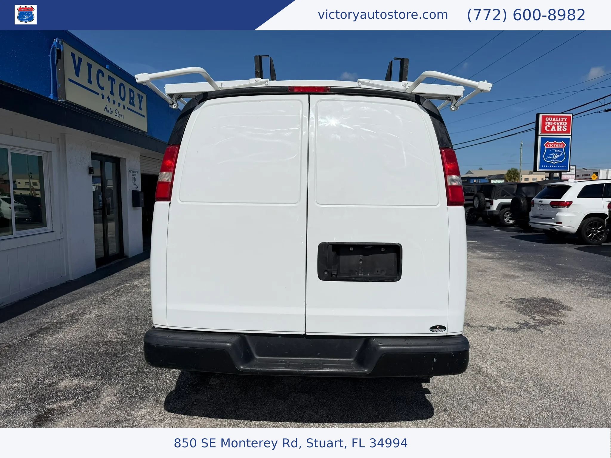 Used 2017 Chevrolet Express 2500 RWD image 4