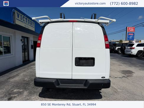 Used 2017 Chevrolet Express 2500 RWD image 4