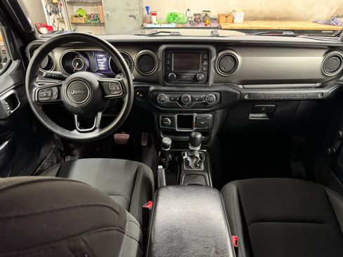 Used 2018 Jeep Wrangler Unlimited Sport AWD/4WD image 17