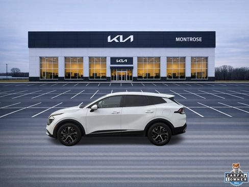 Certified 2023 Kia Sportage EX FWD image 9