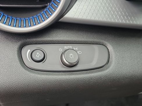 Used 2025 Chevrolet Trax LS image 23