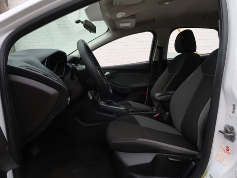 Used 2013 Ford Focus SE FWD image 24