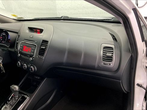 Used 2018 Kia Forte LX image 15