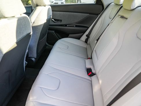 New 2026 Hyundai Elantra Limited FWD image 17