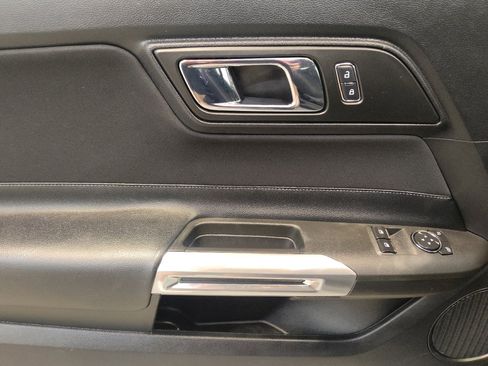 Used 2017 Ford Mustang Coupe RWD image 27