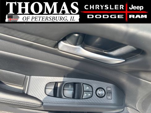 Used 2025 Nissan Altima 2.5 SV FWD image 9