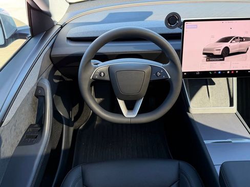 Used 2026 Tesla Model Y Long Range image 8