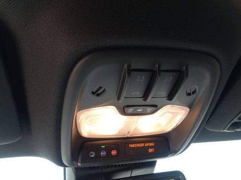 Used 2025 Chevrolet Colorado ZR2 w/ Technology Package AWD/4WD image 25