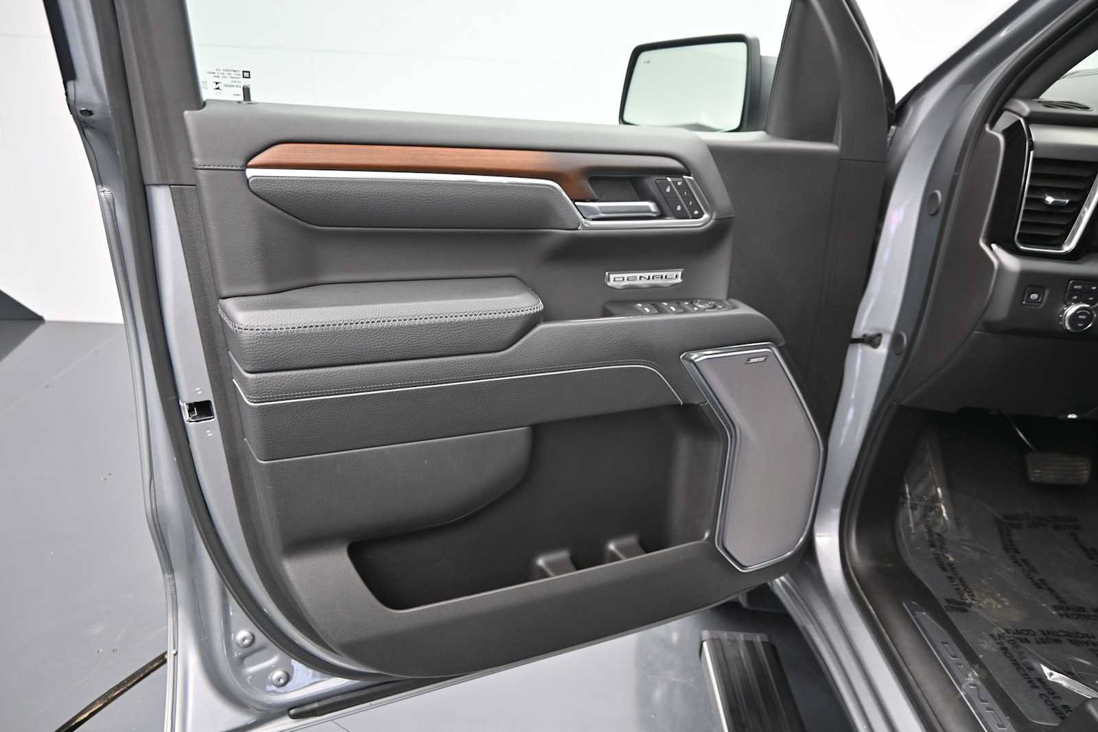 Used 2025 GMC Sierra 1500 Denali w/ Denali Reserve Package AWD/4WD image 17