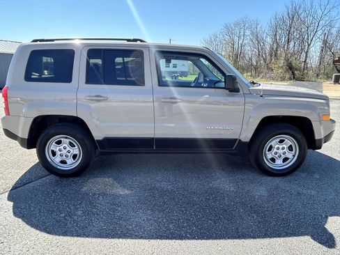 Used 2017 Jeep Patriot Sport w/ Power Value Group AWD/4WD image 3