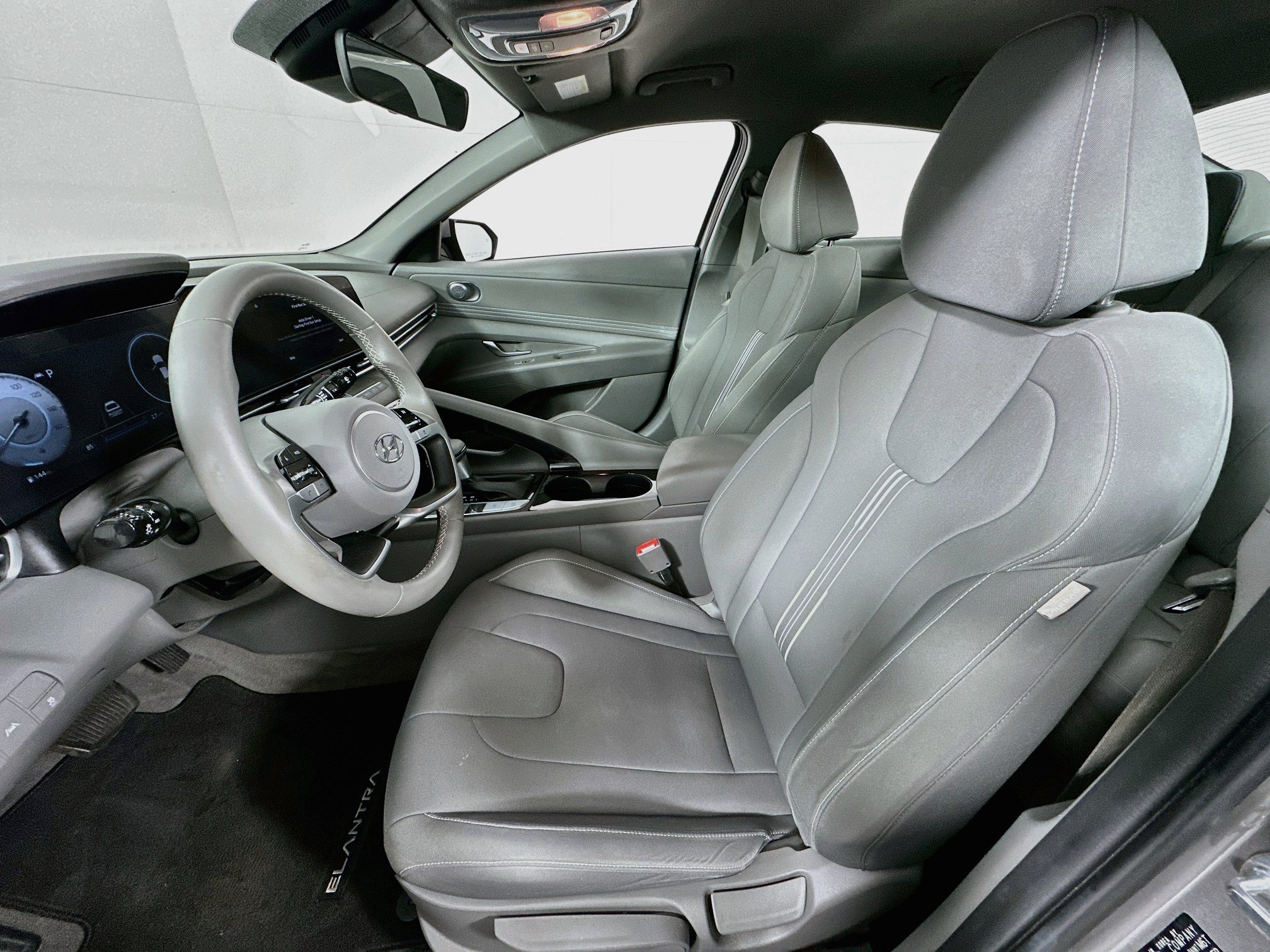 Used 2023 Hyundai Elantra SEL w/ Convenience Package FWD image 21