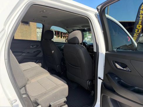 Used 2021 Chevrolet Traverse LS FWD image 13