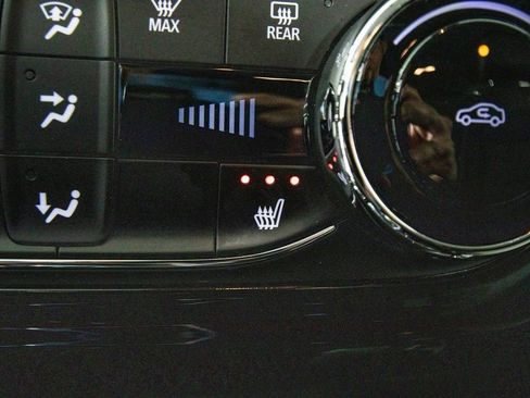 Used 2025 Chevrolet Trax LT w/ LT Convenience Package image 27