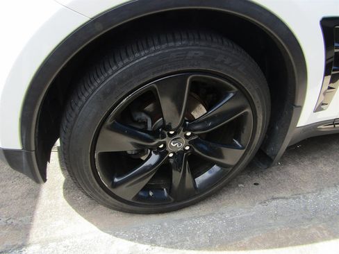 Used 2017 INFINITI QX70 AWD w/ Premium Package image 10