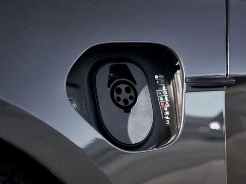 Used 2025 Porsche Taycan 4S w/ Premium Package image 7