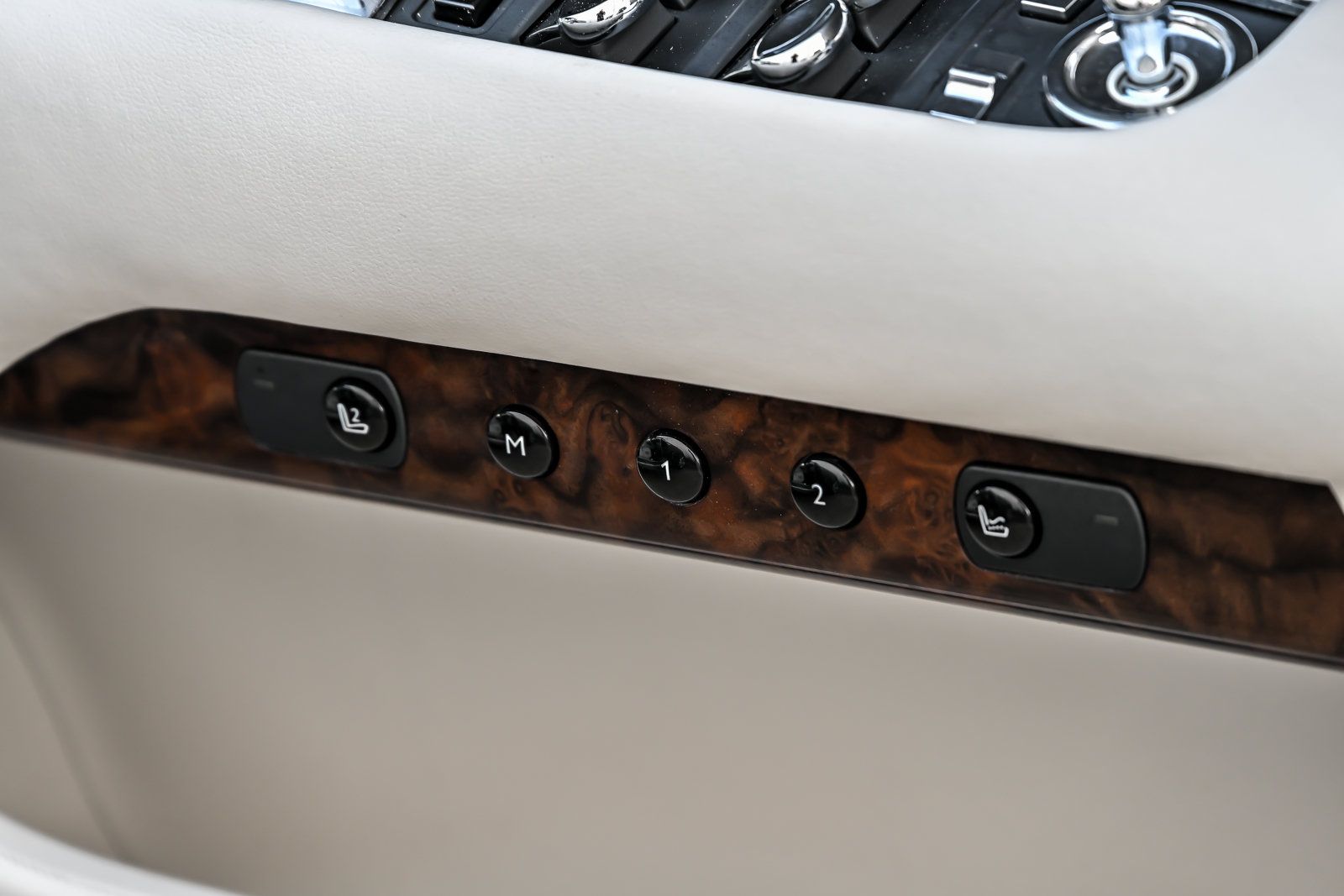Used 2016 Rolls-Royce Wraith RWD image 18