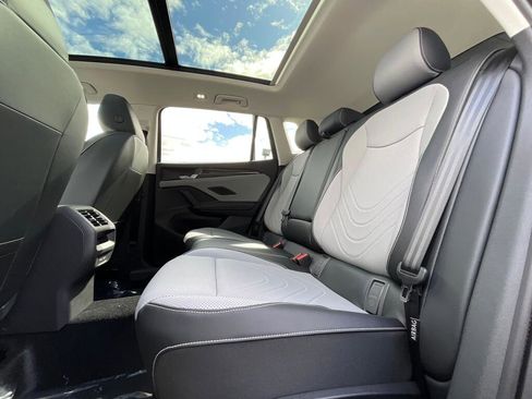 New 2026 Volkswagen Tiguan SE image 13