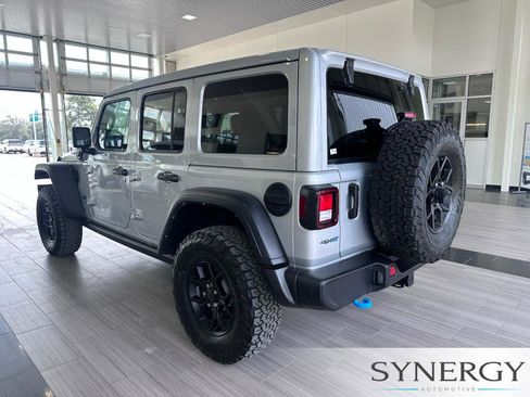 Used 2024 Jeep Wrangler Unlimited AWD/4WD image 9