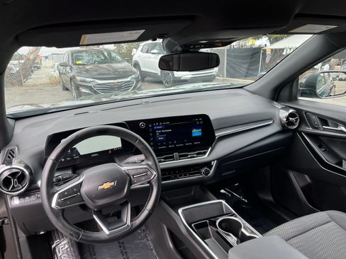Used 2025 Chevrolet Equinox LT AWD/4WD image 34