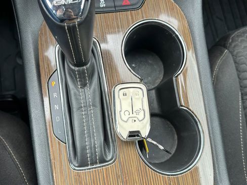 Used 2017 GMC Acadia SLE w/ LPO, Floor Liner Package image 9