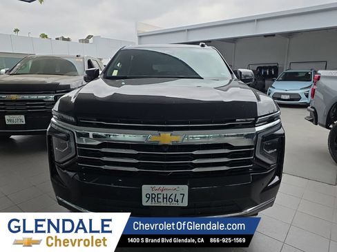 Used 2025 Chevrolet Suburban LT RWD image 9