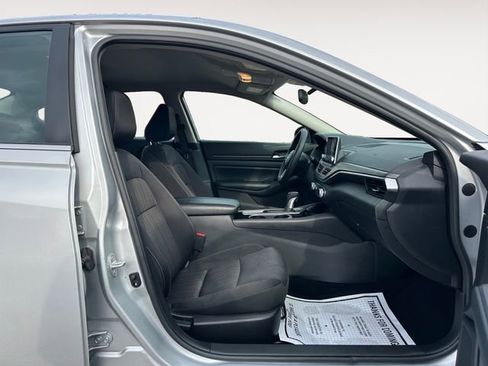 Used 2024 Nissan Altima 2.5 SV image 14