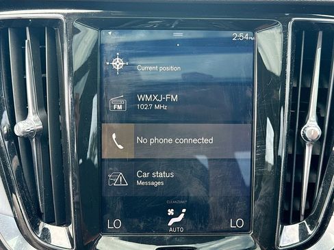 Used 2019 Volvo S60 T5 Momentum w/ Multimedia Package image 16