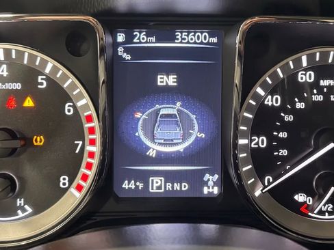 Used 2017 Nissan Titan SV image 22