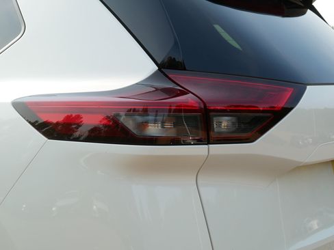 Certified 2023 Nissan Rogue SL AWD/4WD image 17
