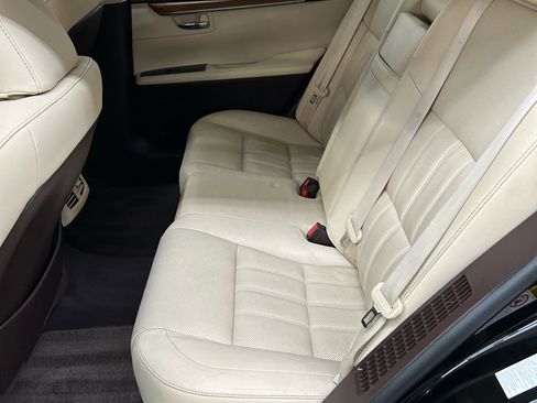 Used 2017 Lexus ES 300h image 45