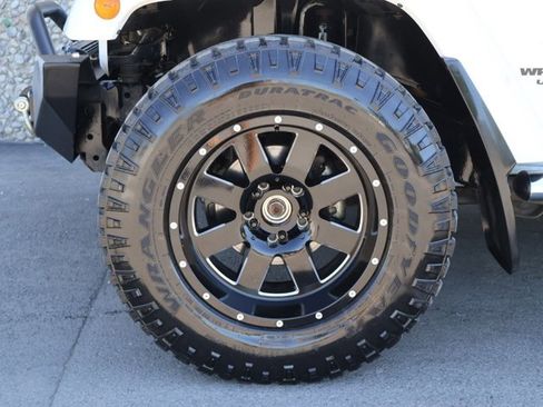 Used 2015 Jeep Wrangler Unlimited Sahara w/ Dual Top Group AWD/4WD image 25