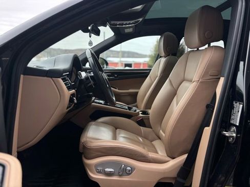 Used 2023 Porsche Macan image 15