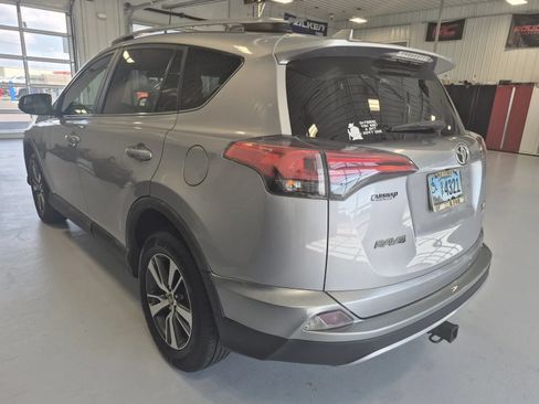 Used 2017 Toyota RAV4 XLE AWD/4WD image 5