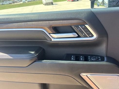 Used 2024 Chevrolet Silverado 2500 High Country w/ Technology Package AWD/4WD image 16