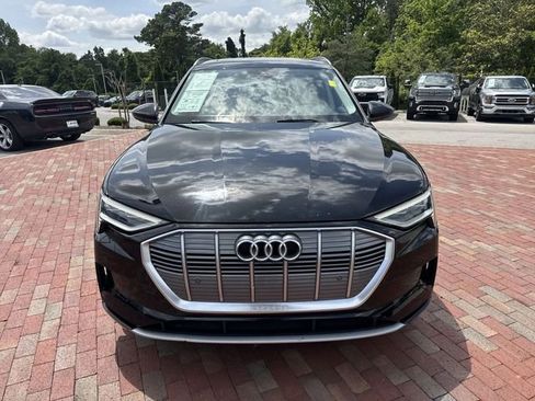 Used 2021 Audi e-tron Premium w/ Towing Package AWD/4WD image 31