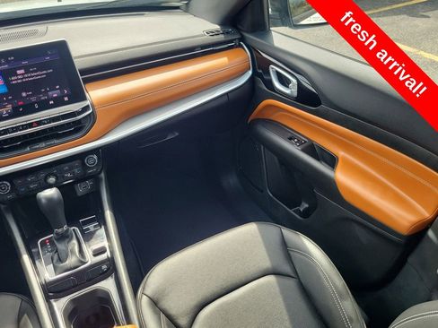 Used 2025 Jeep Compass Limited image 14