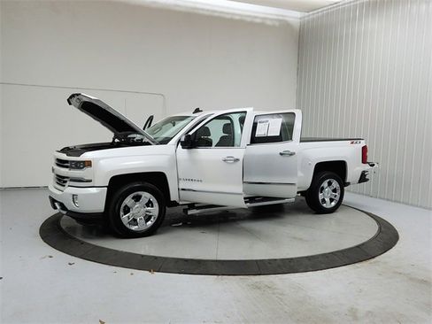 Used 2018 Chevrolet Silverado 1500 LTZ Z71 w/ LTZ Plus Package image 11