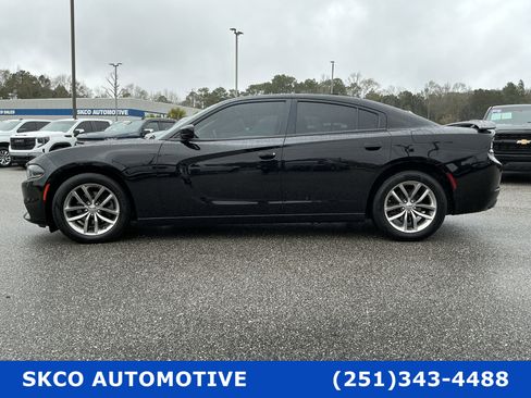 Used 2015 Dodge Charger SXT w/ Plus Group image 2