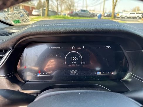 Used 2023 Jeep Grand Cherokee Limited w/ Black Appearance Package AWD/4WD image 10