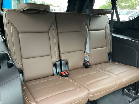 Used 2023 Chevrolet Suburban High Country w/ Premium Package 2 image 21