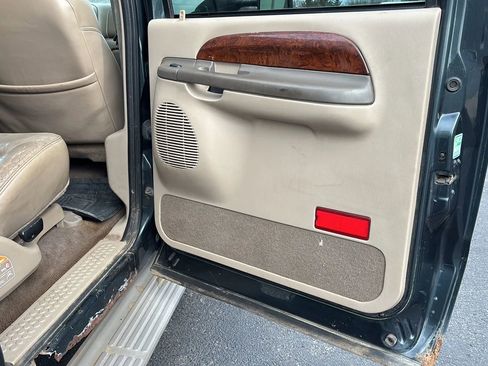 Used 2001 Ford Excursion Limited image 13