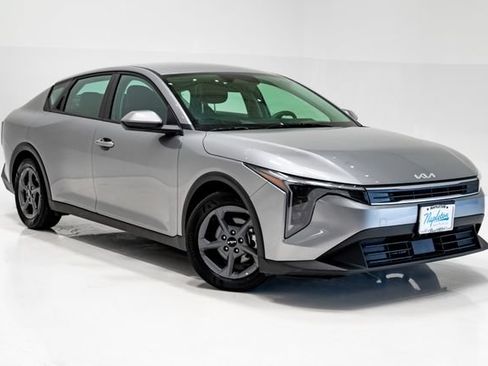 Used 2025 Kia K4 FWD image 6