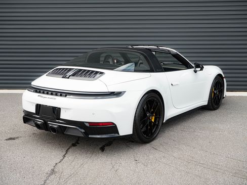 Certified 2026 Porsche 911 Targa 4 GTS AWD/4WD image 24