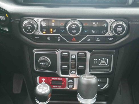 Used 2024 Jeep Gladiator Rubicon image 8