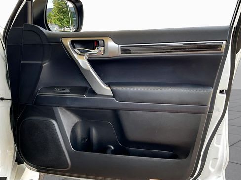 Used 2023 Lexus GX 460 Luxury w/ Accessory Package AWD/4WD image 20