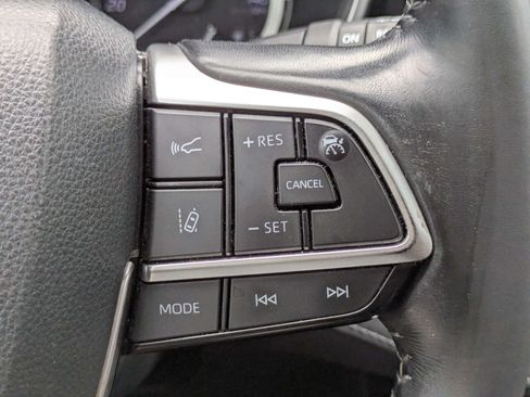 Used 2022 Toyota Highlander XSE FWD image 32