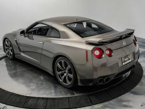 Used 2009 Nissan GT-R Premium AWD/4WD image 15