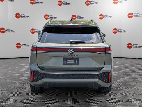 Used 2025 Volkswagen Tiguan SE R-Line AWD/4WD image 18